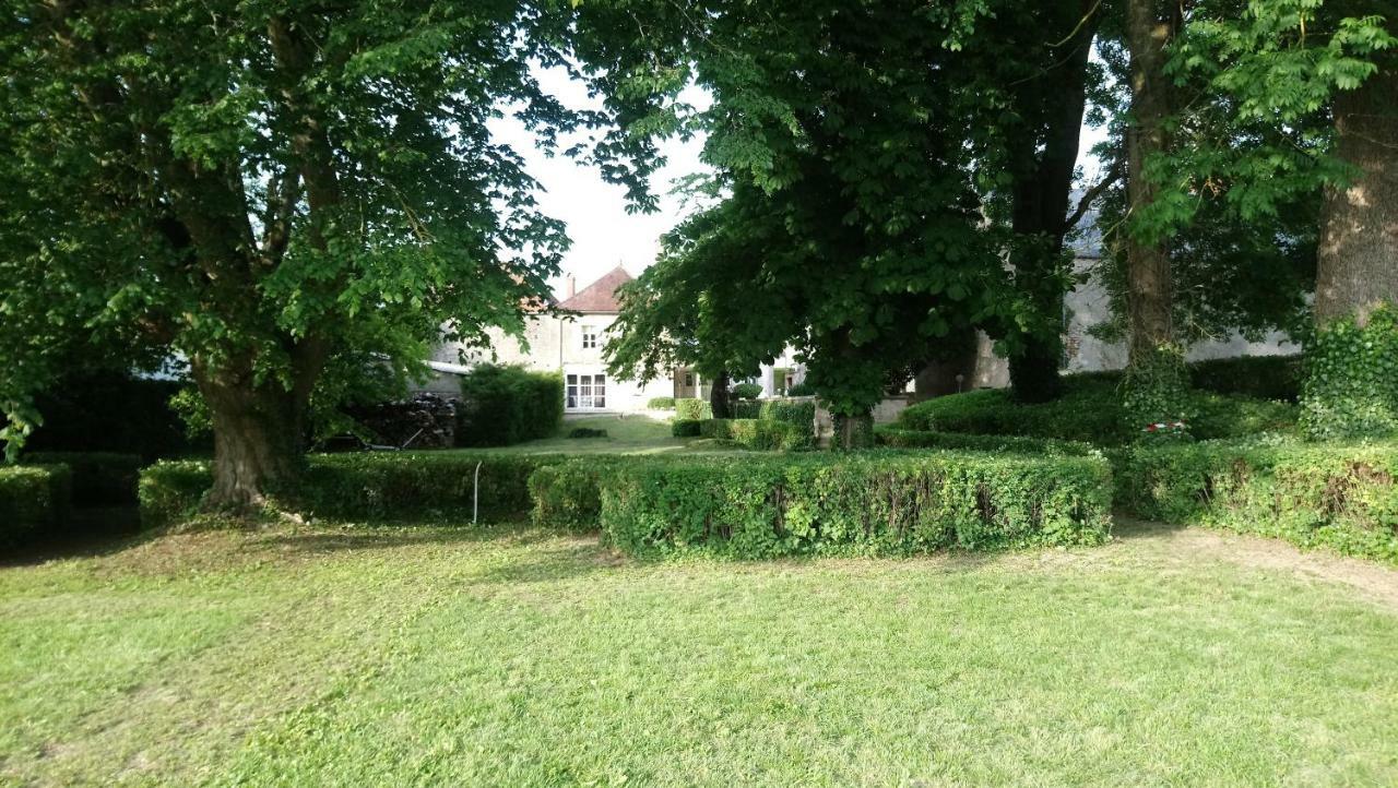 Manoir De L'Echauguette Bed & Breakfast Laignes Exterior photo